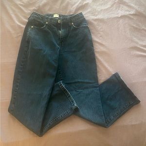 stretchy blue jeans, good for curvier body types